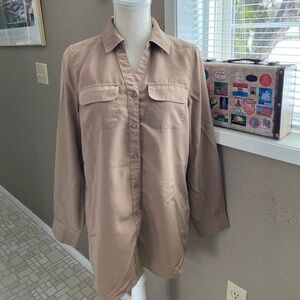 D & Company tan career/utility blouse, Sz. XS